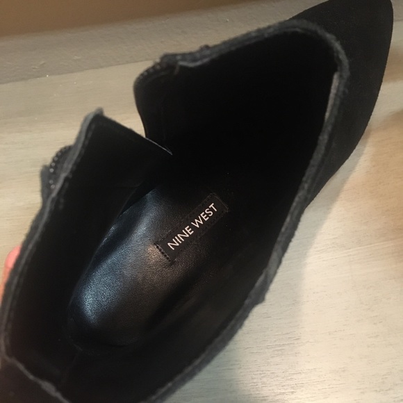 Nine West Single Pointy Toe Suede Ankle Bootie - Picture 4 of 6